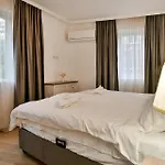 Apartment Center 2br Next To Sea