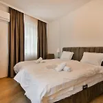 Center 2br Next To Sea Apartment