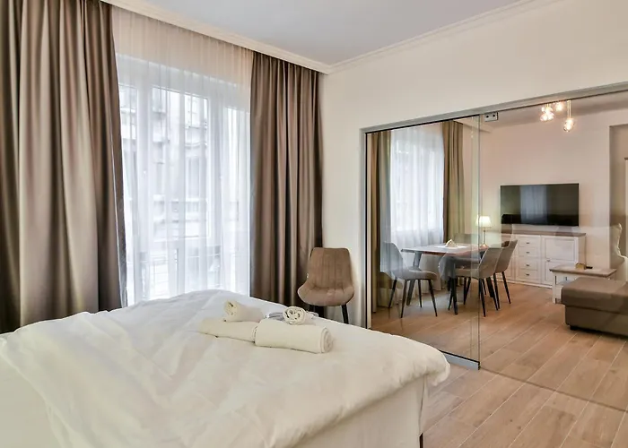 Апартамент Center 2br Next To Sea Варна