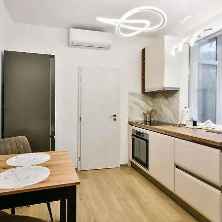 Center 2br Next To Sea