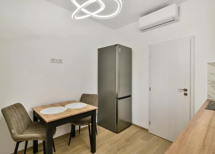 Apartment Center 2br Next To Sea *