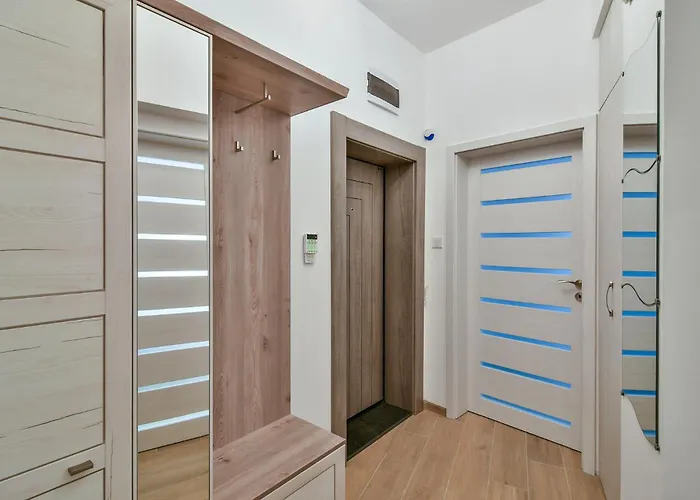 Center 2br Next To Sea Apartment *