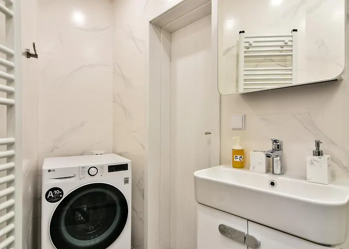 Center 2br Next To Sea Apartment