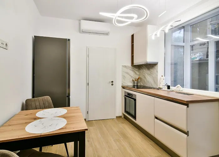 Center 2br Next To Sea