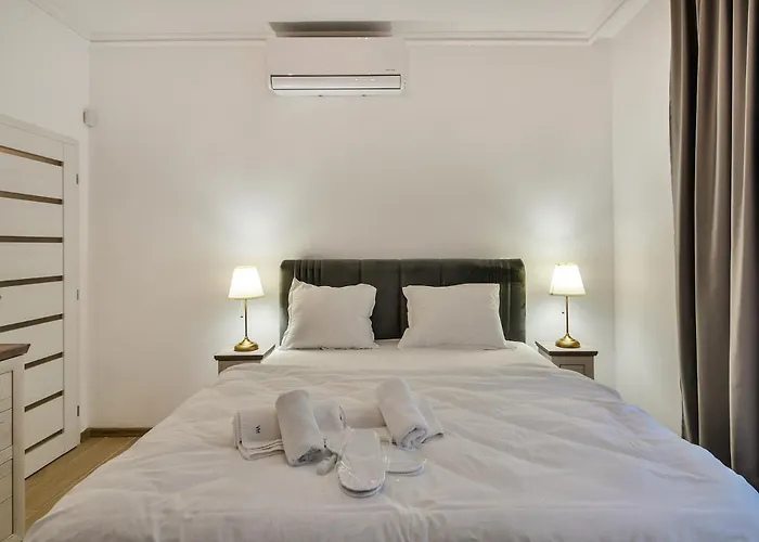 Center 2br Next To Sea