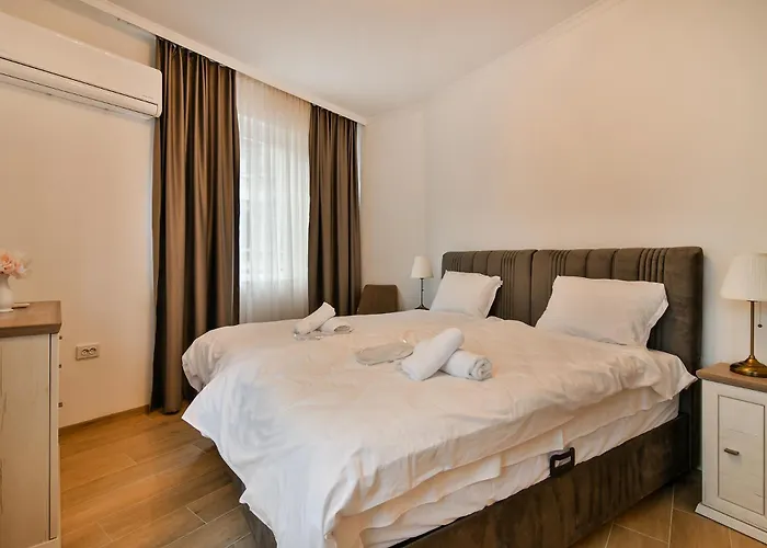 Center 2br Next To Sea Apartment